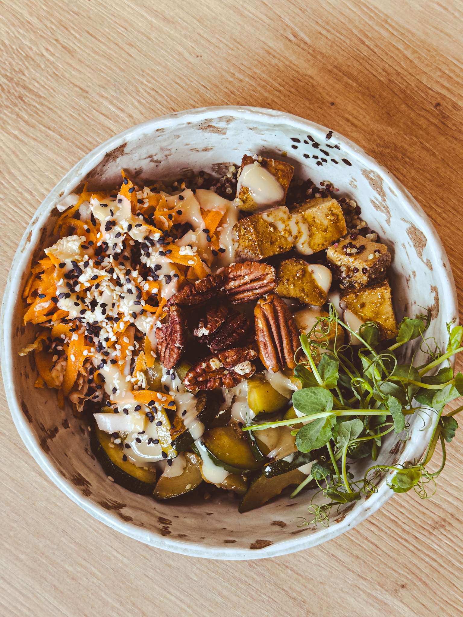 Quinový šalát s tofu