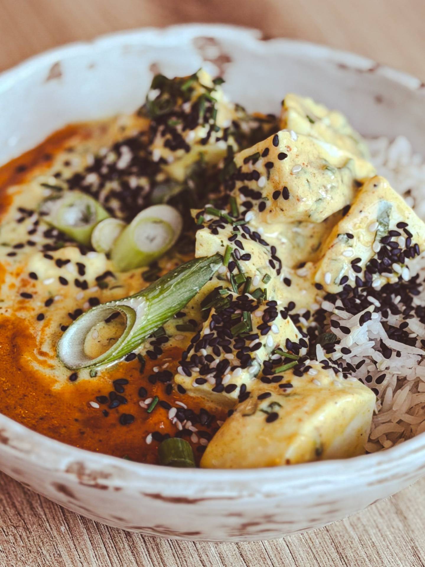 Paneer masala s marinovaným Jersey syrom z Unínu a orechovou omáčkou