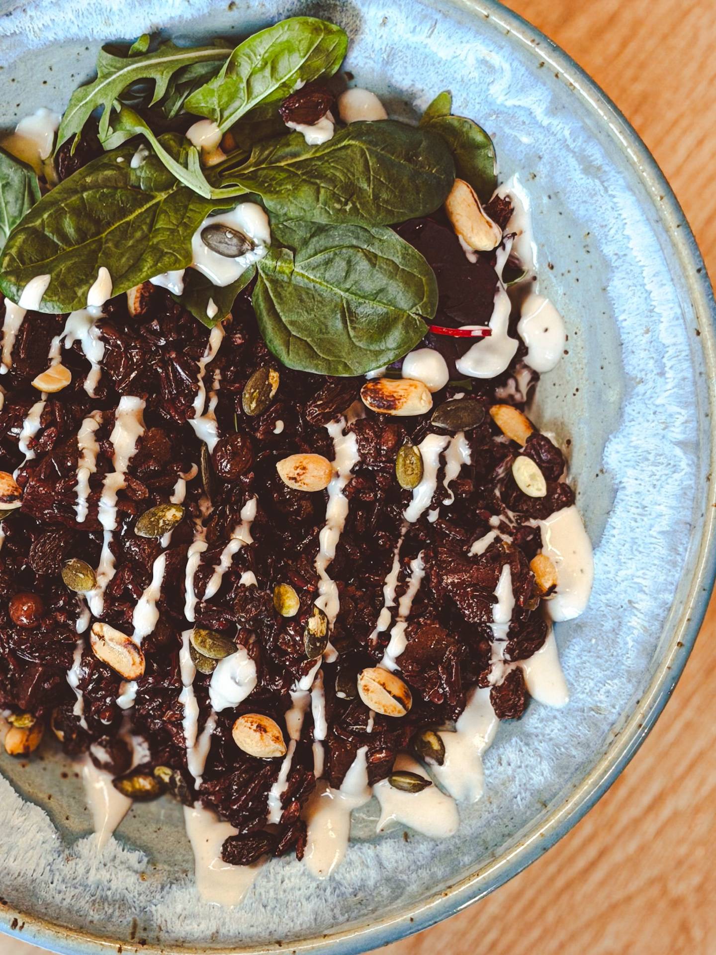 Pilaf z čiernej ryže a tekvice s tahini dipom