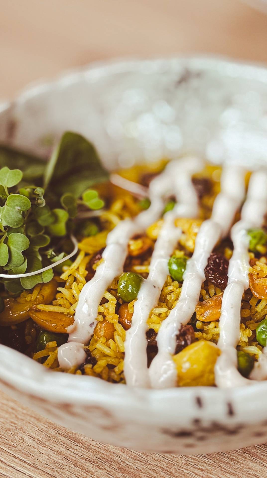 Pulao z basmati ryže s kešu, hrozienkami a kokosovým dipom