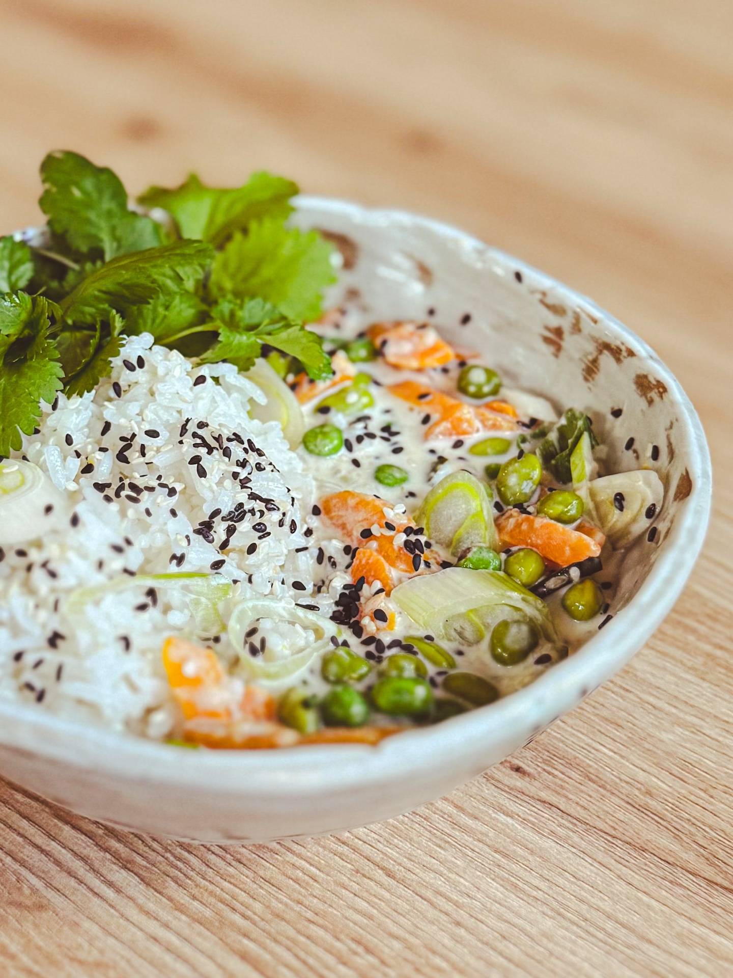 Zelené kari s edamame, brokolicou a basmati ryžou